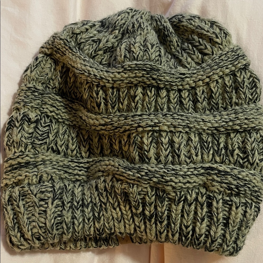 Chunky Knit Beanie in Black and Gray - Picture 6 of 6
